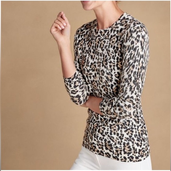 J. McLaughlin cheetah/leopard lightweight cashmere long sleeve crewneck sweater - Picture 2 of 8